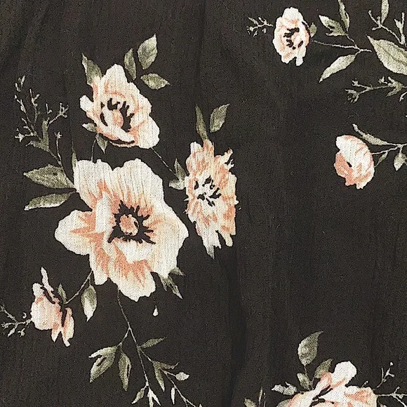 Woman’s or Teens Floral Shorts Jumper - Picture 4 of 7